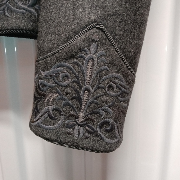 Escada Gray Wool Flannel Jacket w/ Embroidery Detail Open Front Size 8 / 38 - Picture 8 of 15